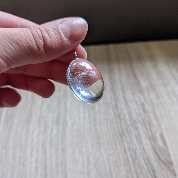 Dandelion seed resin pendant necklace - Picture 2 of 5